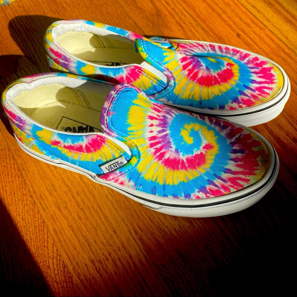 New tie dye slip on Vans for kids